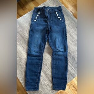 Gap High Rise Universal Legging Jeans. Button pockets. Size 6/28
